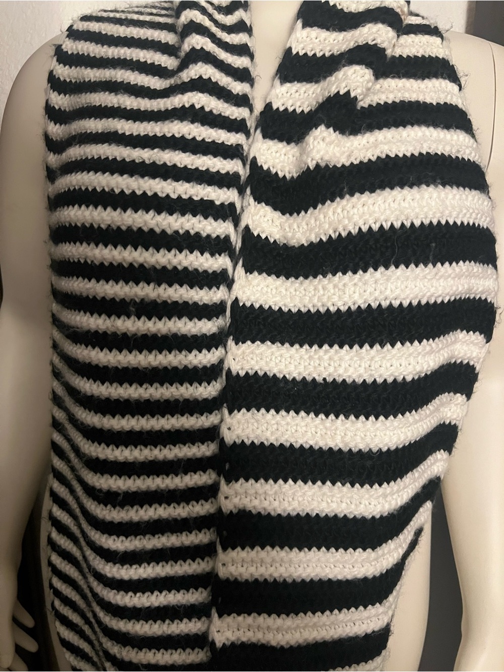 Calvin Klein Black and White Chunky Knit Scarf